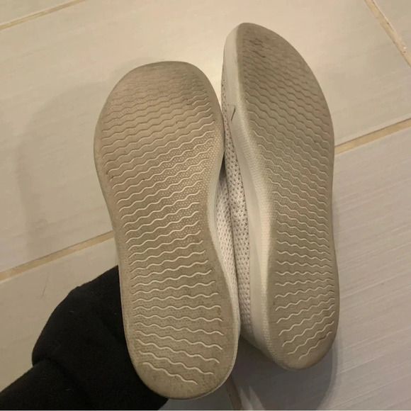 Allbirds Perforated Tree Runners 9 - Picture 8 of 9